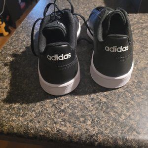 Adidas sneakers black/ white  / NEW / 10